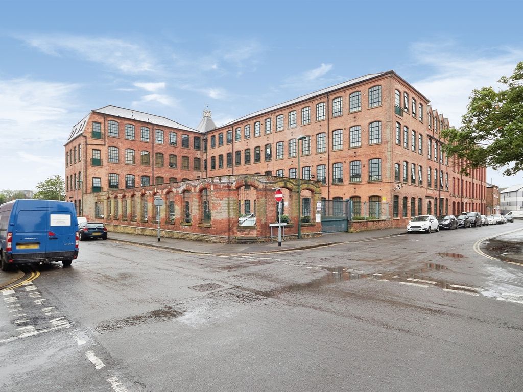 2 bed flat for sale in Raleigh Street, Nottingham NG7, £170,000