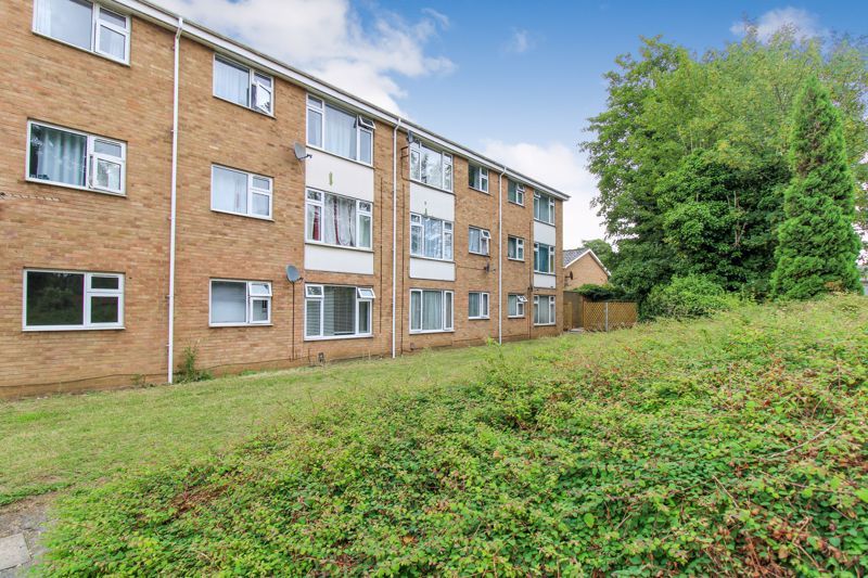 2 bed flat for sale in Sandford Rise, Sandy SG19, £150,000
