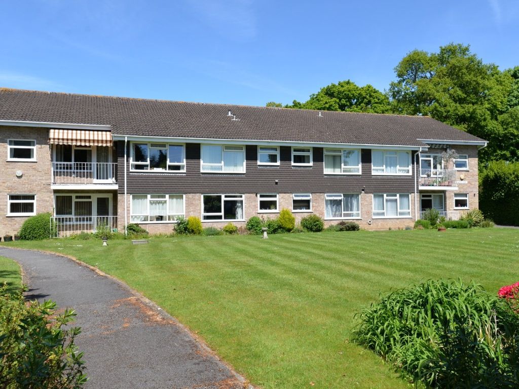 2 bed flat for sale in Oakwood Court, New Milton BH25, £249,950