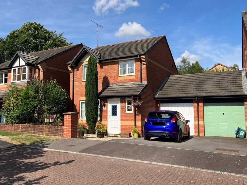 3 bed detached house for sale in Fennel Way, Yeovil - Family Home, Quiet Position, Private Garden BA22, £318,500