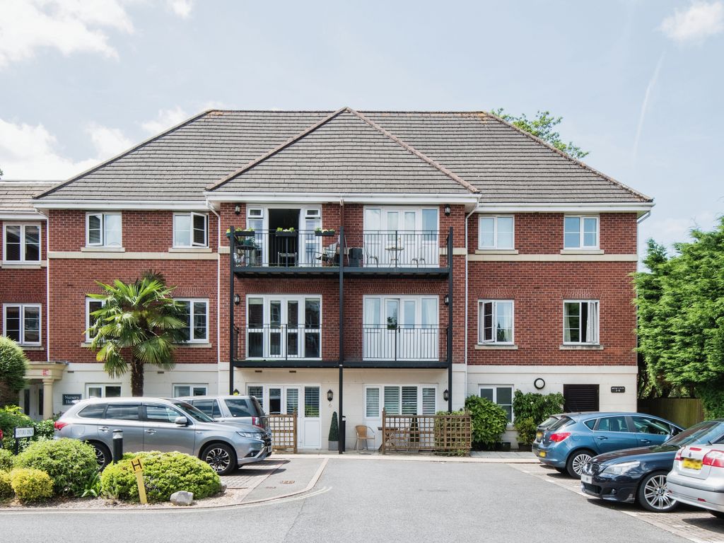 1 bed flat for sale in Hursley Road, Chandler's Ford, Eastleigh, Hampshire SO53, £200,000