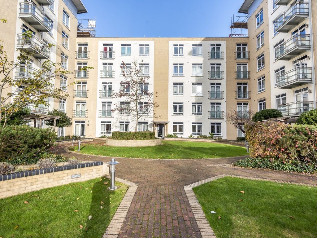 2 bed flat for sale in Kenavon Drive, Reading RG1, £255,000