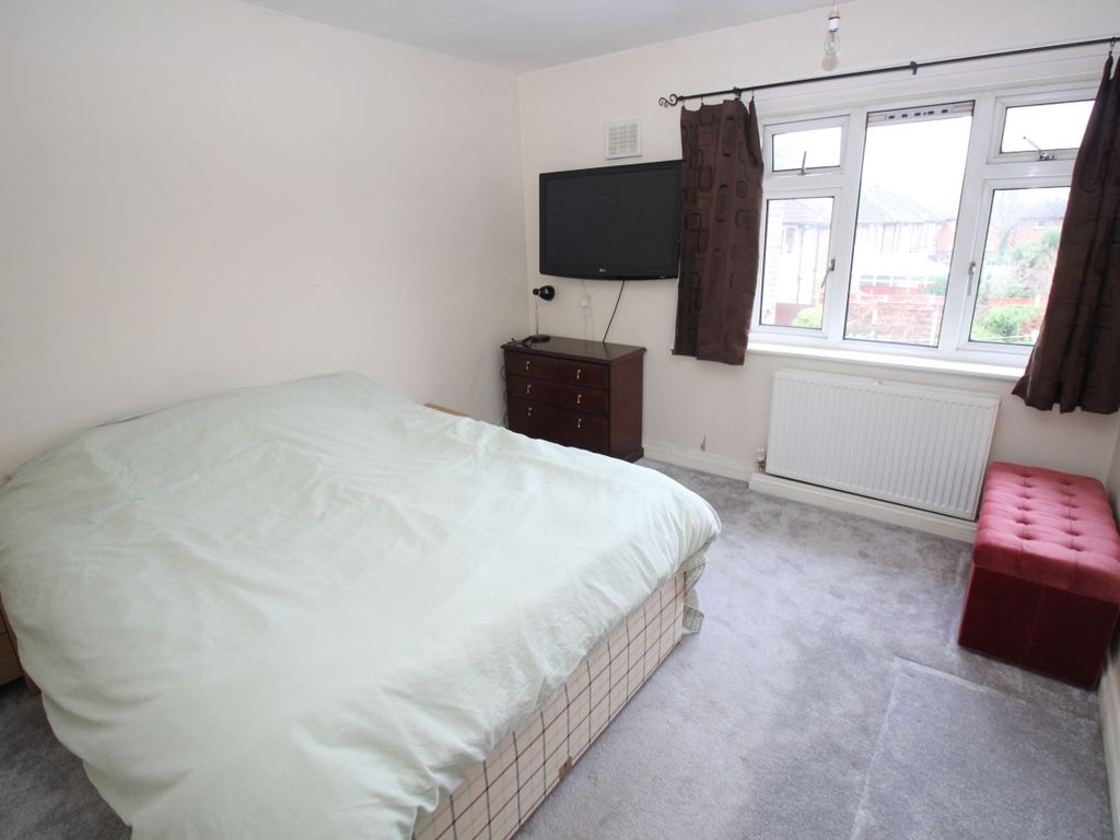 2 bed flat for sale in Lee Crescent, Stretford, Manchester M32, £140,000