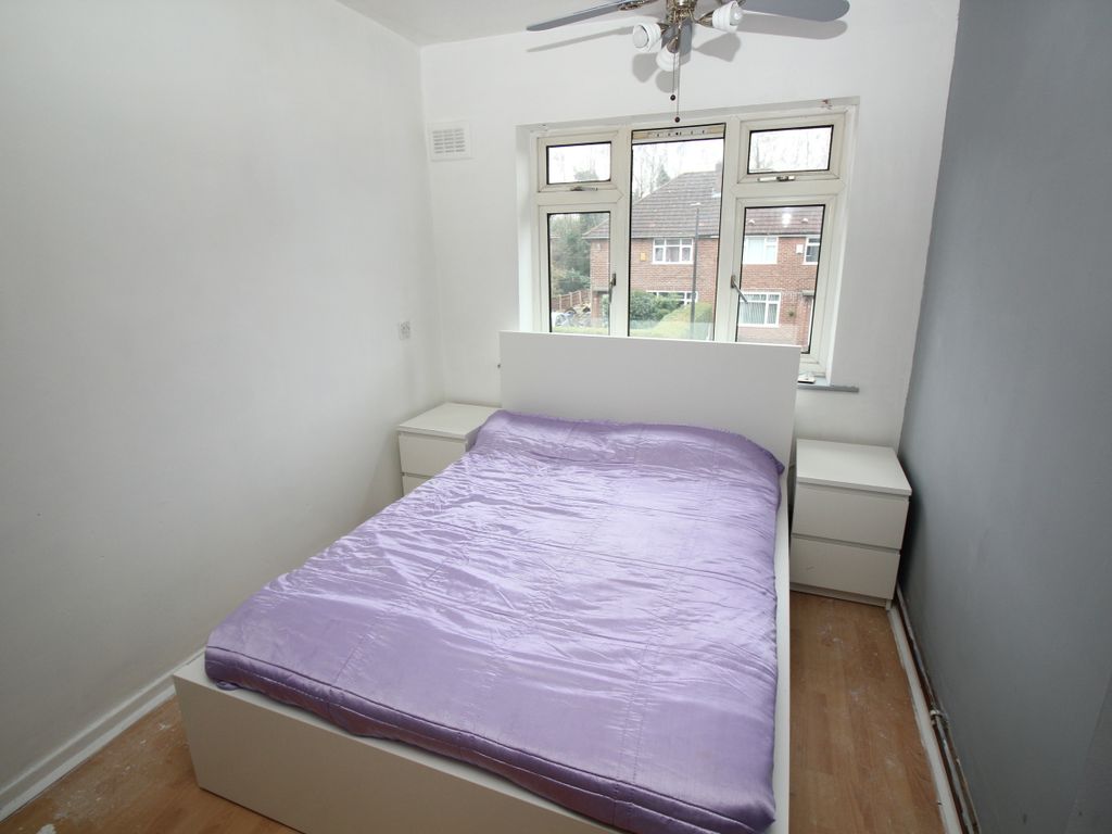 2 bed flat for sale in Lee Crescent, Stretford, Manchester M32, £140,000