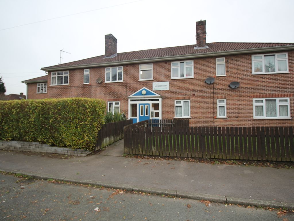 2 bed flat for sale in Lee Crescent, Stretford, Manchester M32, £140,000