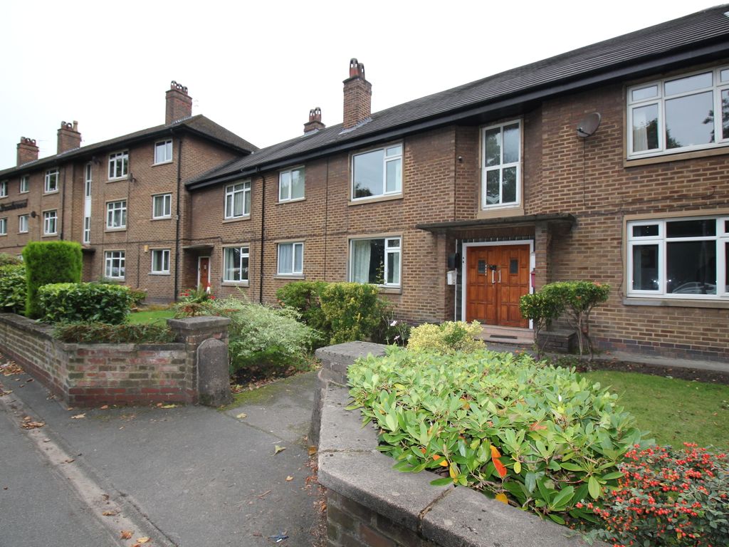 2 bed flat for sale in Flixton Road, Urmston, Manchester M41, £184,950