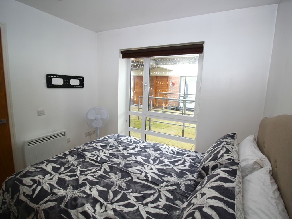 1 bed flat for sale in Flixton Road, Urmston, Manchester M41, £140,000