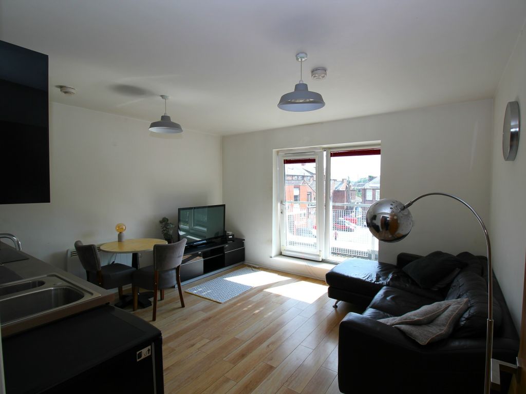 1 bed flat for sale in Flixton Road, Urmston, Manchester M41, £140,000