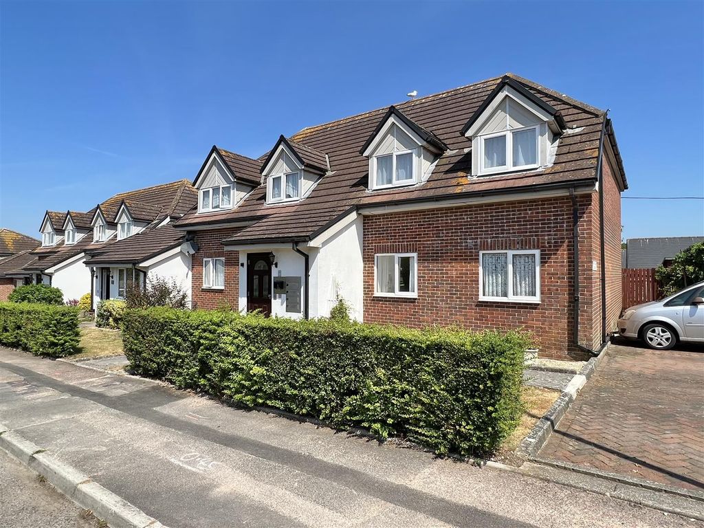 2 bed flat for sale in Valley View, Axminster EX13, £80,000