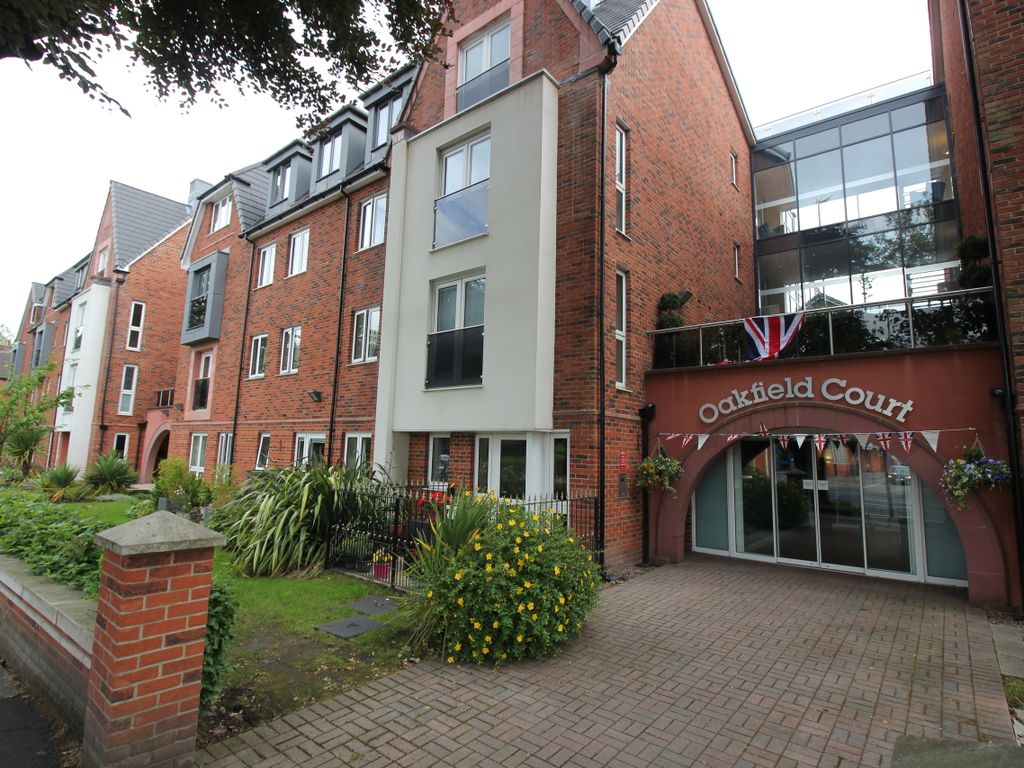 1 bed flat for sale in Crofts Bank Road, Urmston, Manchester M41, £158,500