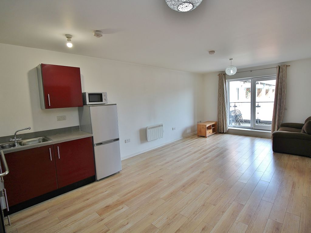 1 bed flat for sale in Flixton Road, Urmston, Manchester M41, £140,000