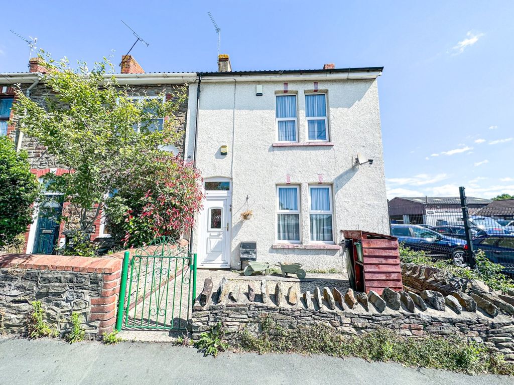 3 bed end terrace house for sale in Fisher Road, Kingswood, Bristol. BS15, £320,000