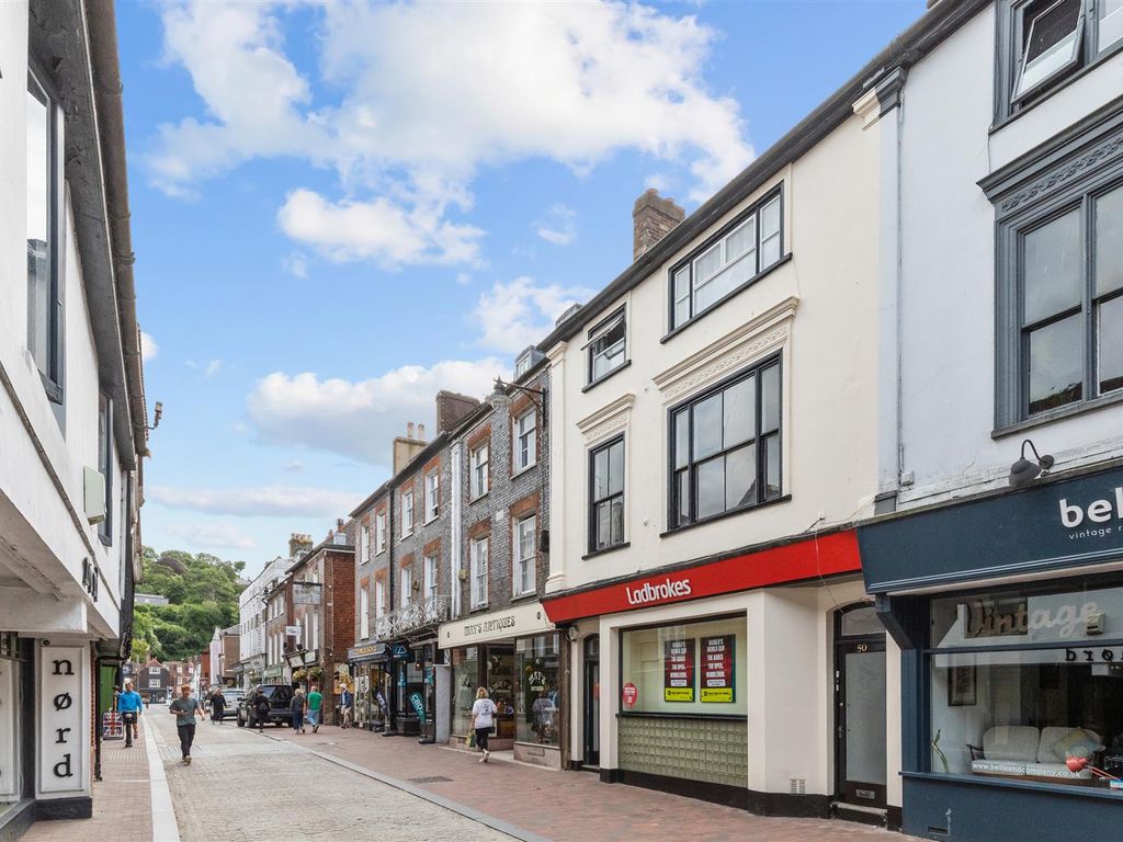 2 bed flat for sale in Cliffe High Street, Lewes BN7, £300,000