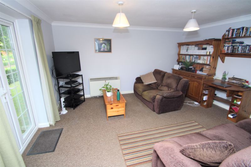 2 bed flat for sale in Alexandra Park, Queen Alexandra Road, High Wycombe HP11, £210,000