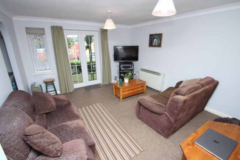 2 bed flat for sale in Alexandra Park, Queen Alexandra Road, High Wycombe HP11, £210,000