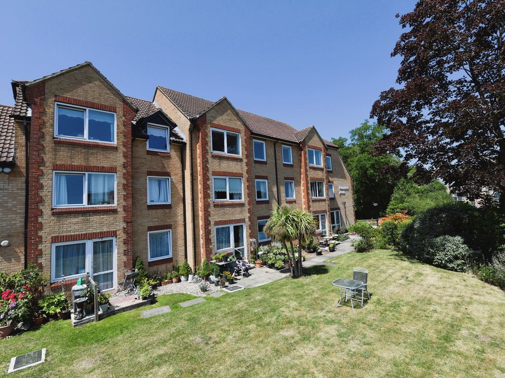 1 bed flat for sale in Sawyers Hall Lane, Brentwood, Essex CM15, £115,000