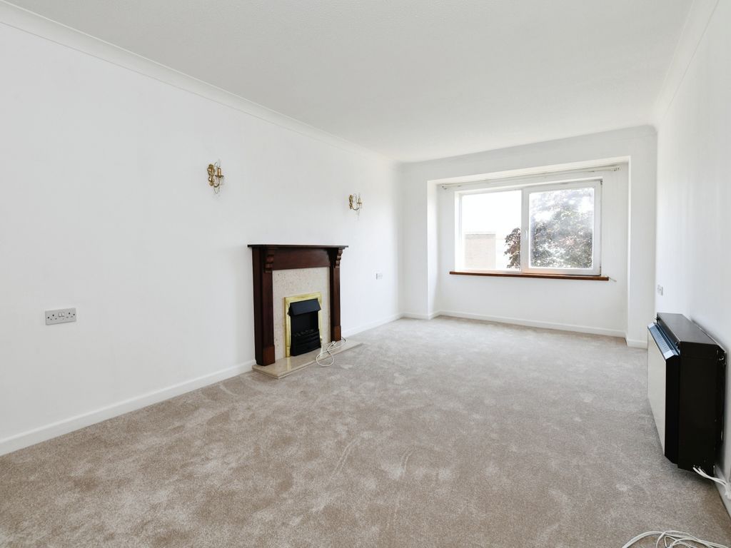 1 bed flat for sale in Sawyers Hall Lane, Brentwood, Essex CM15, £115,000