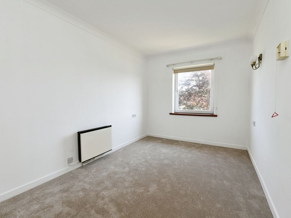 1 bed flat for sale in Sawyers Hall Lane, Brentwood, Essex CM15, £115,000