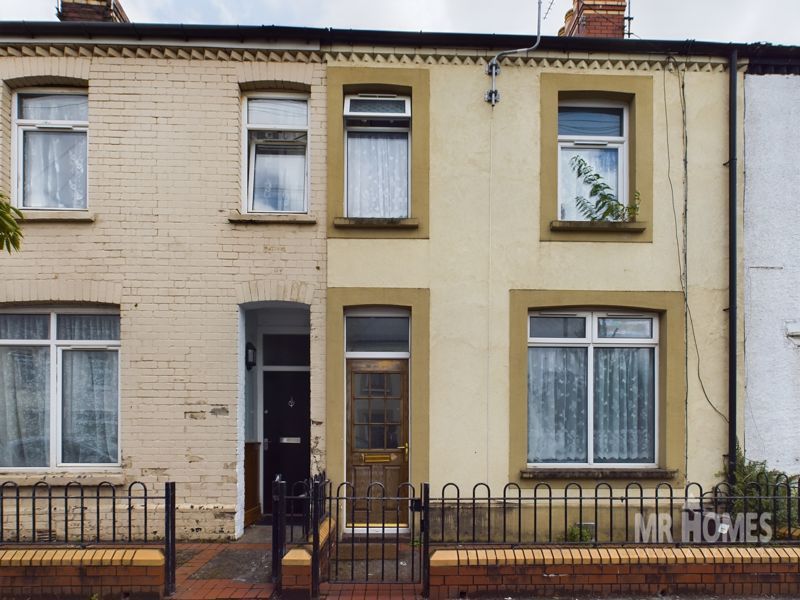3 bed terraced house for sale in Court Road, Grangetown, Cardiff CF11, £240,000
