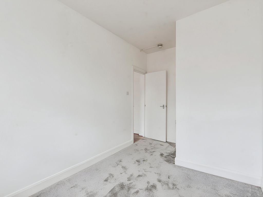 1 bed flat for sale in High Street, London SE20, £225,000