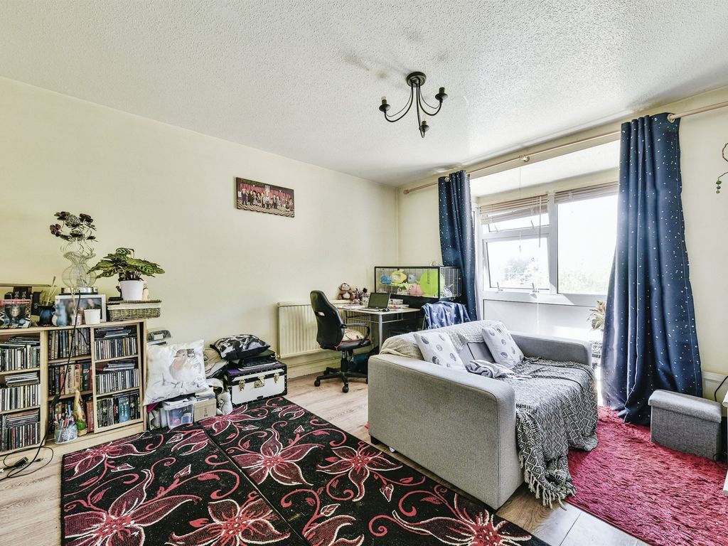 1 bed flat for sale in Kimbolton Crescent, Stevenage SG2, £170,000