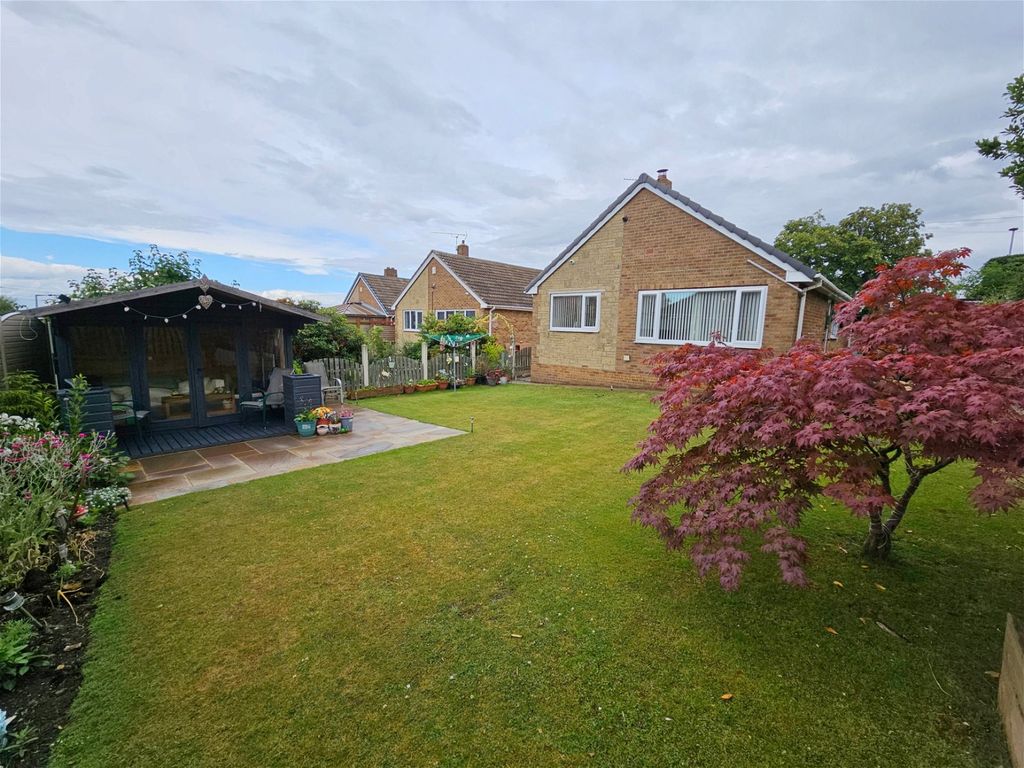 3 bed bungalow for sale in Lawrence Close, Higham, Barnsley S75, £285,000