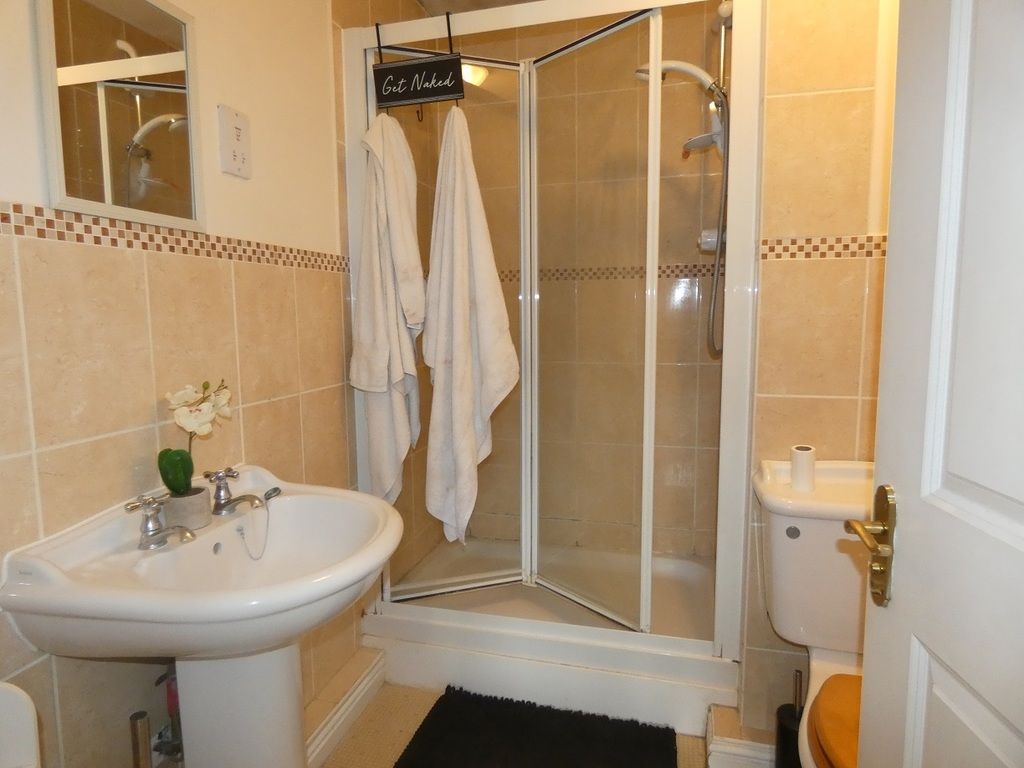 2 bed flat for sale in Stanford Road, Thetford IP24, £140,000