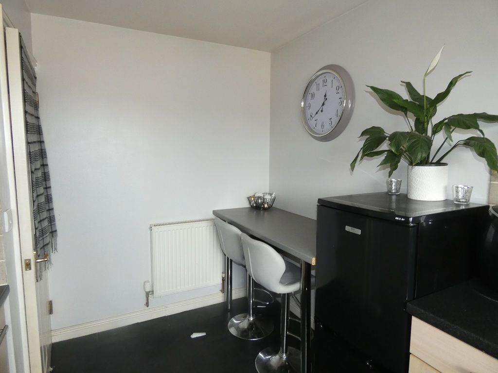 2 bed flat for sale in Stanford Road, Thetford IP24, £140,000