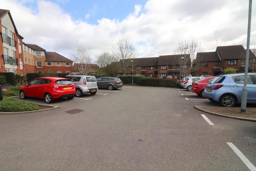 1 bed flat for sale in Hughes Court, Luton, Bedfordshire LU3, £169,950
