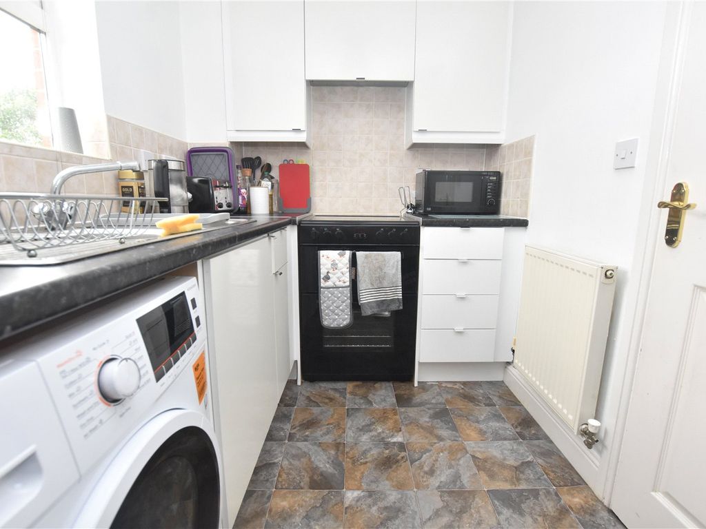 2 bed flat for sale in Meadow Side Road, East Ardsley, Wakefield, West Yorkshire WF3, £99,995