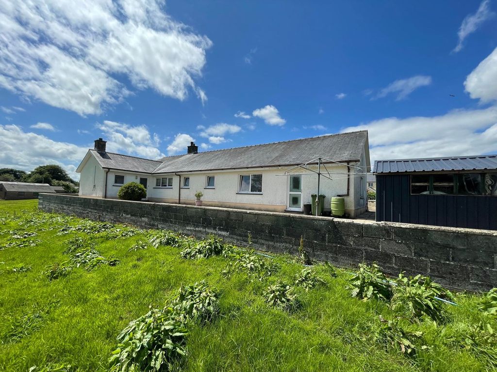 3 bed bungalow for sale in Beulah, Newcastle Emlyn SA38, £330,000