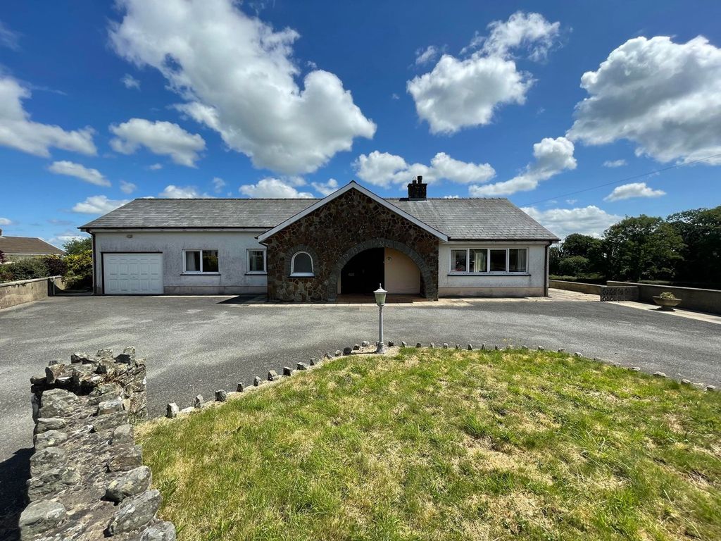 3 bed bungalow for sale in Beulah, Newcastle Emlyn SA38, £330,000