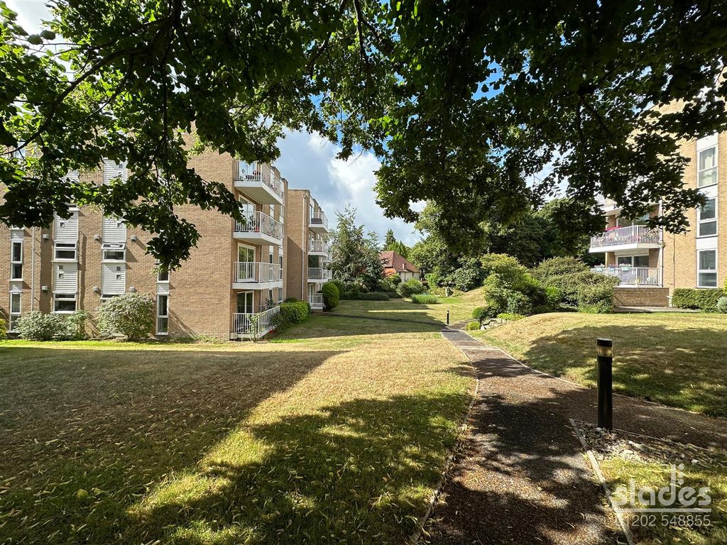 1 bed flat for sale in St. Winifreds Road, Meyrick Park, Bournemouth BH2, £215,000