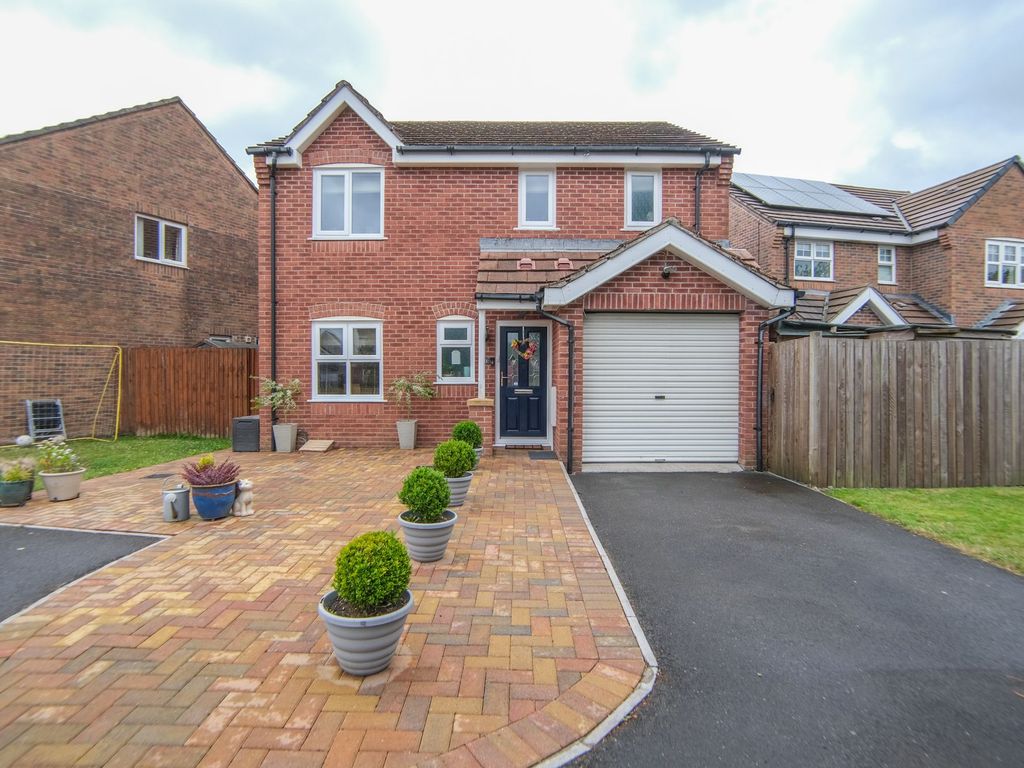 3 bed detached house for sale in Coed Fedwen, Birchgrove SA7, £275,000