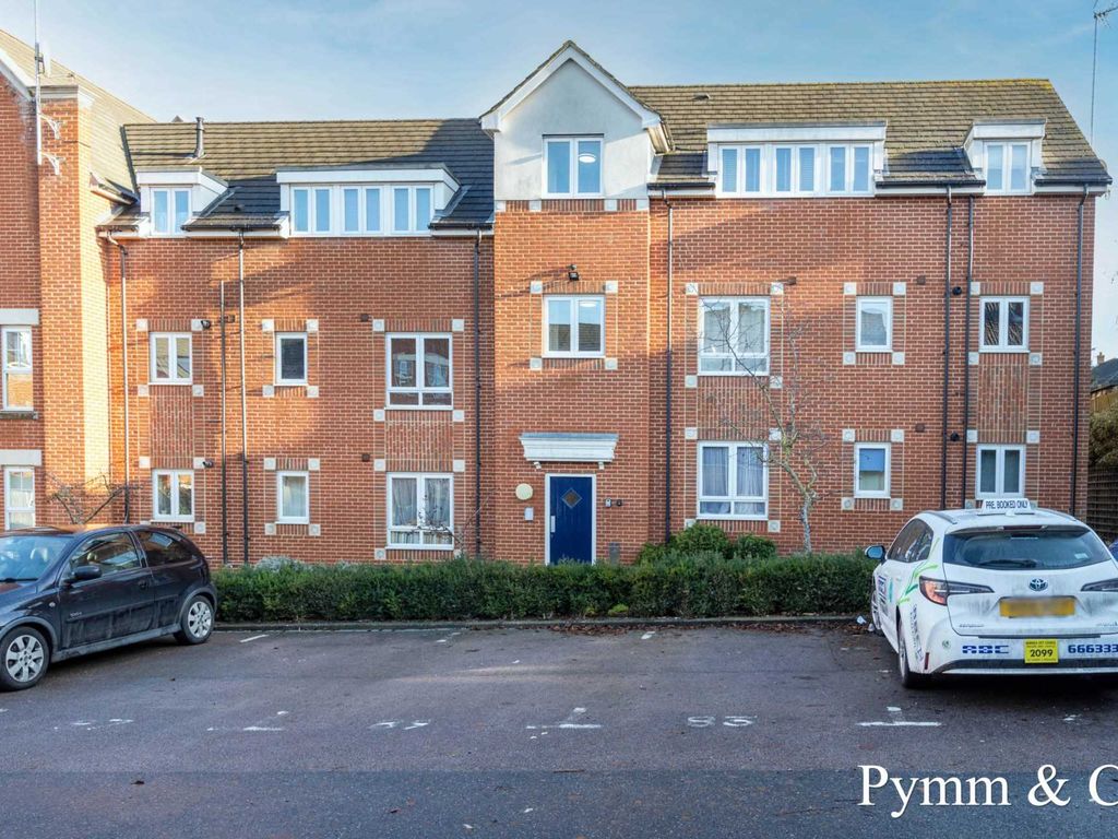 2 bed flat for sale in Southalls Way, Norwich NR3, £160,000
