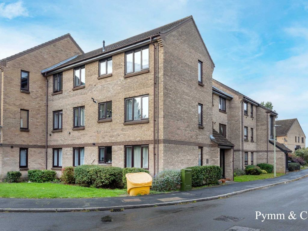 2 bed flat for sale in Dalrymple Way, Hellesdon NR6, £135,000