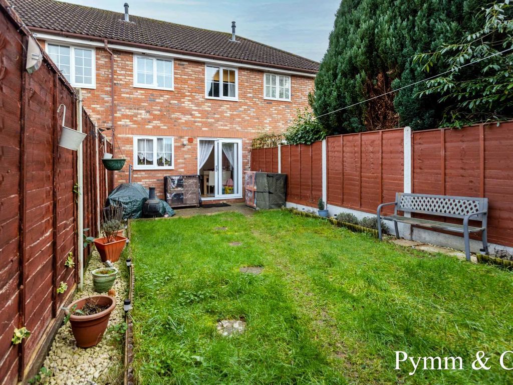 2 bed property for sale in Taverham, Norwich NR8, £200,000
