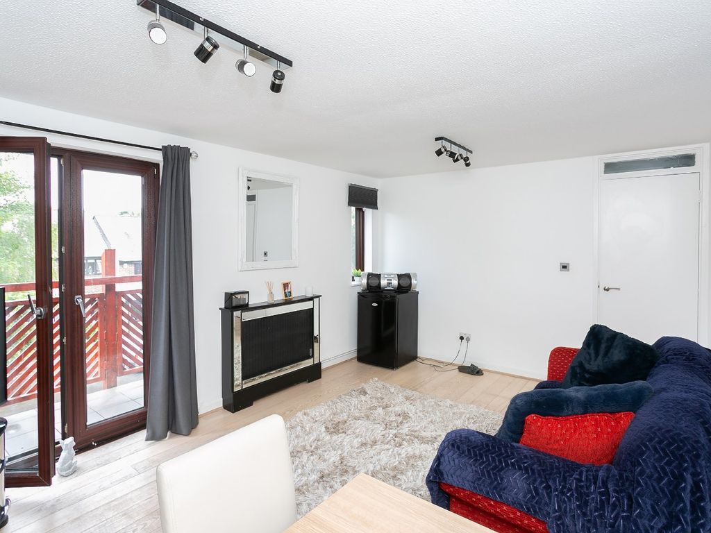 1 bed flat for sale in Ashfield Avenue, Bushey, Hertfordshire WD23, £245,000