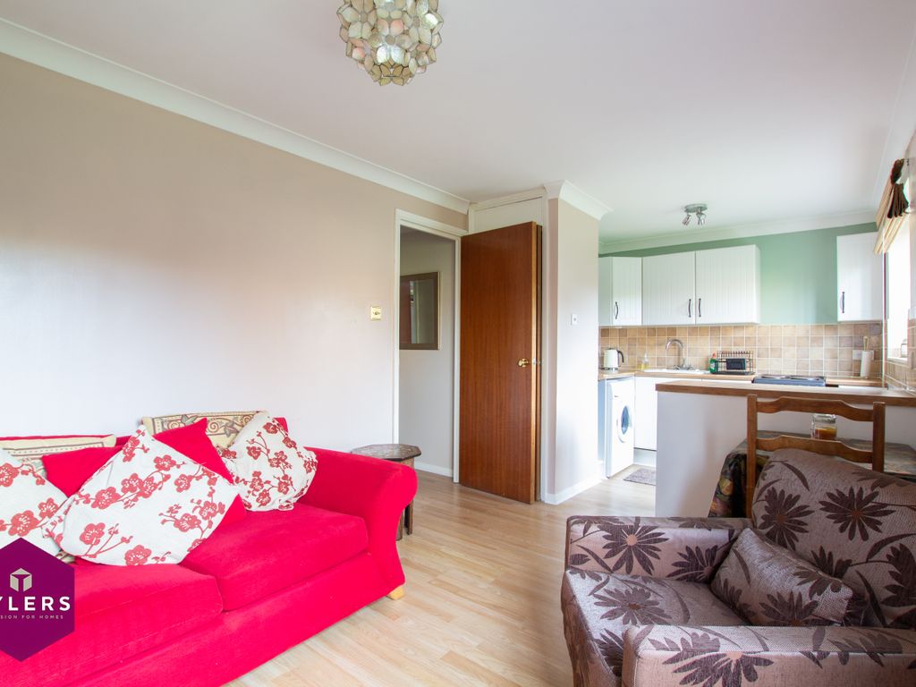 1 bed flat for sale in Loris Court, Cherry Hinton, Cambridge CB1, £165,000