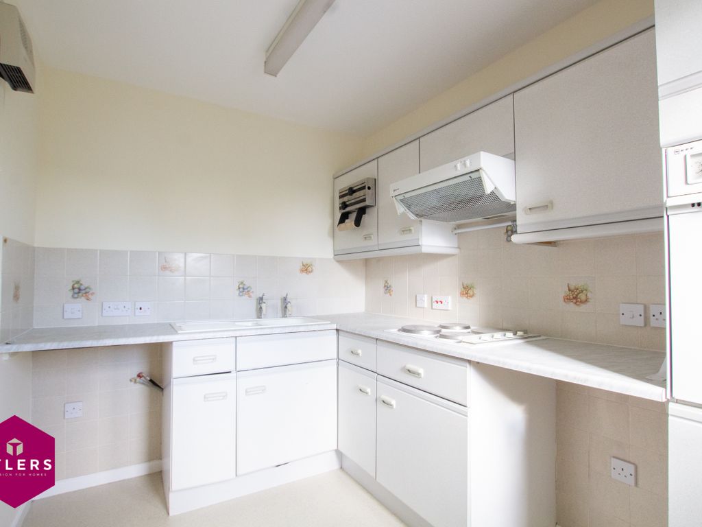 2 bed flat for sale in Burling Court, Cambridge CB1, £150,000