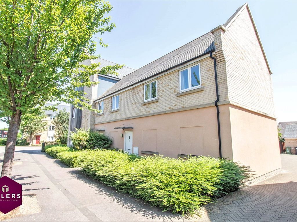 2 bed flat for sale in Chieftain Way, Cambridge, Cambridgeshire CB4, £275,000