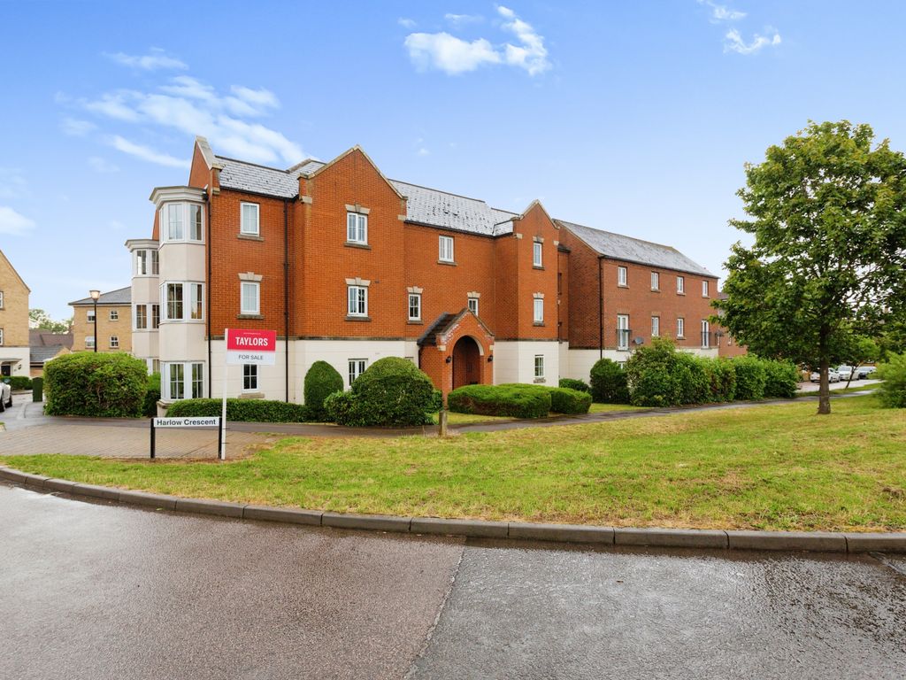 1 bed flat for sale in Harlow Crescent, Oxley Park, Milton Keynes, Buckinghamshire MK4, £165,000