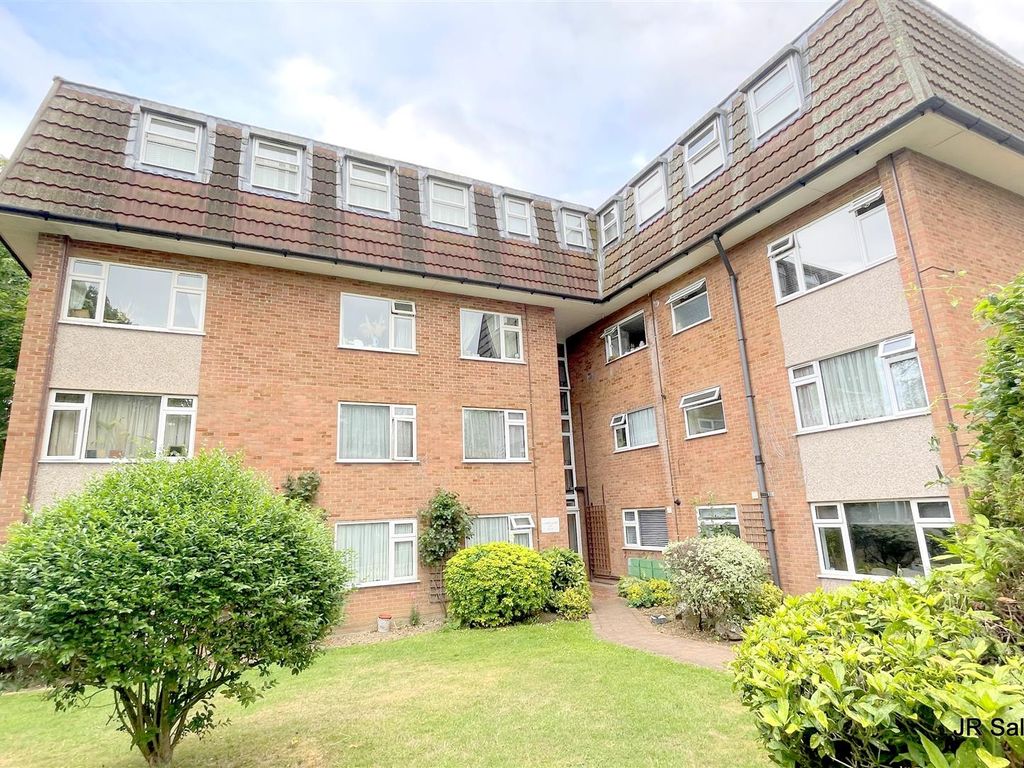 1 bed flat for sale in Lambs Close, Cuffley, Potters Bar EN6, £209,995