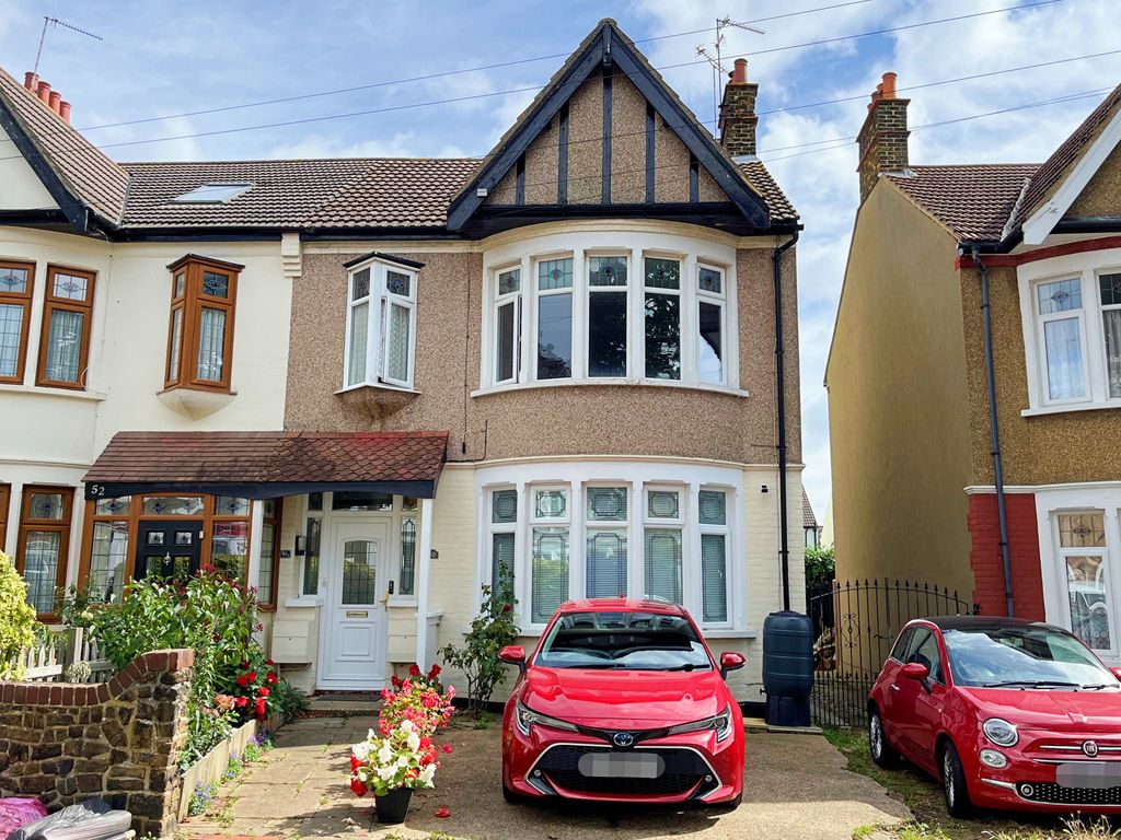 1 bed flat for sale in Cheltenham Road, Southend-On-Sea SS1, £180,000