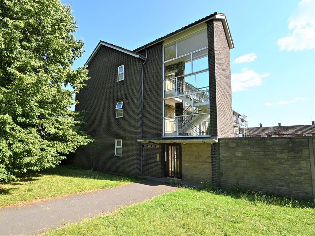 1 bed flat for sale in Trelawney Avenue, Langley, Berkshire SL3, £190,000