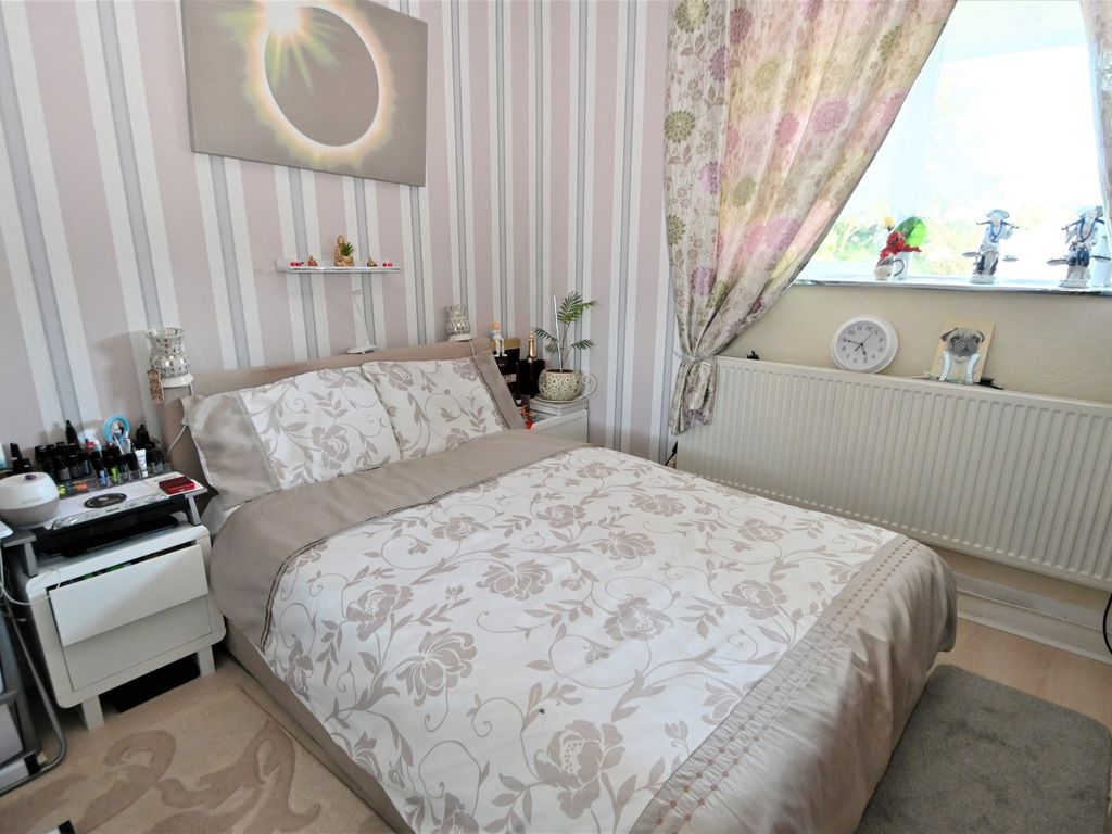 1 bed flat for sale in Trelawney Avenue, Langley, Berkshire SL3, £190,000
