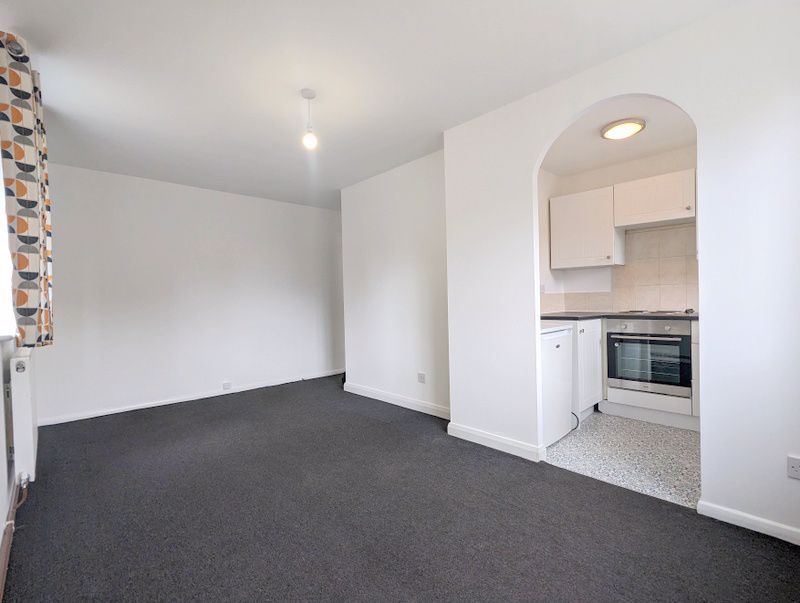 1 bed flat for sale in Redford Close, Feltham TW13, £191,000