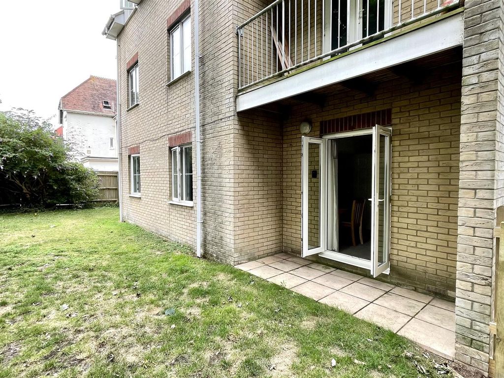 2 bed flat for sale in Florence Road, Boscombe, Bournemouth BH5, £195,000