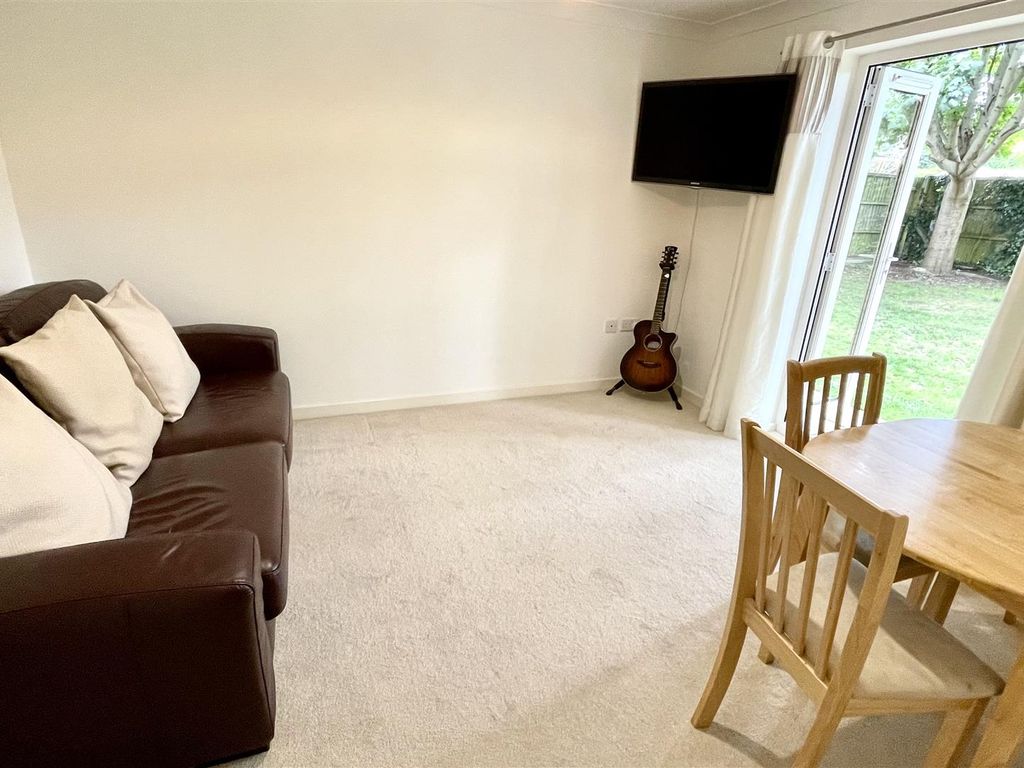 2 bed flat for sale in Florence Road, Boscombe, Bournemouth BH5, £195,000