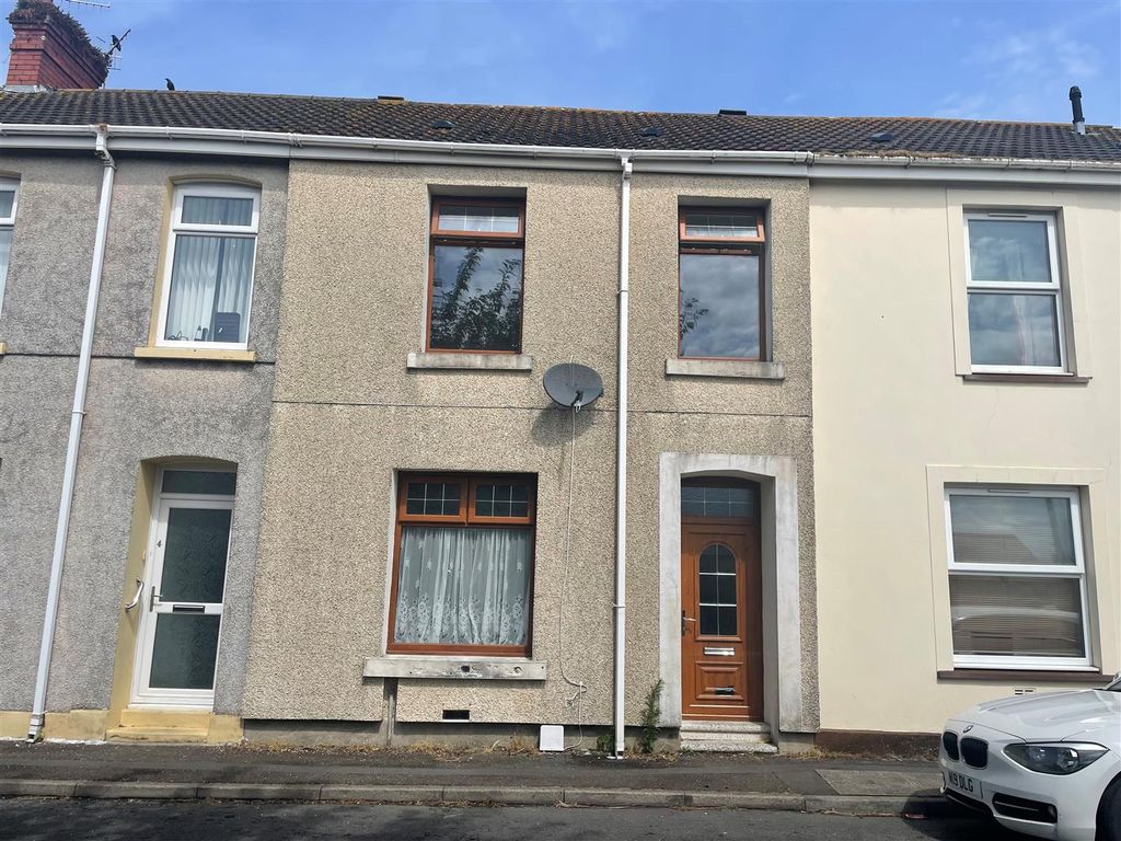 3 bed terraced house for sale in Bryn Place, Llanelli SA15, £125,000